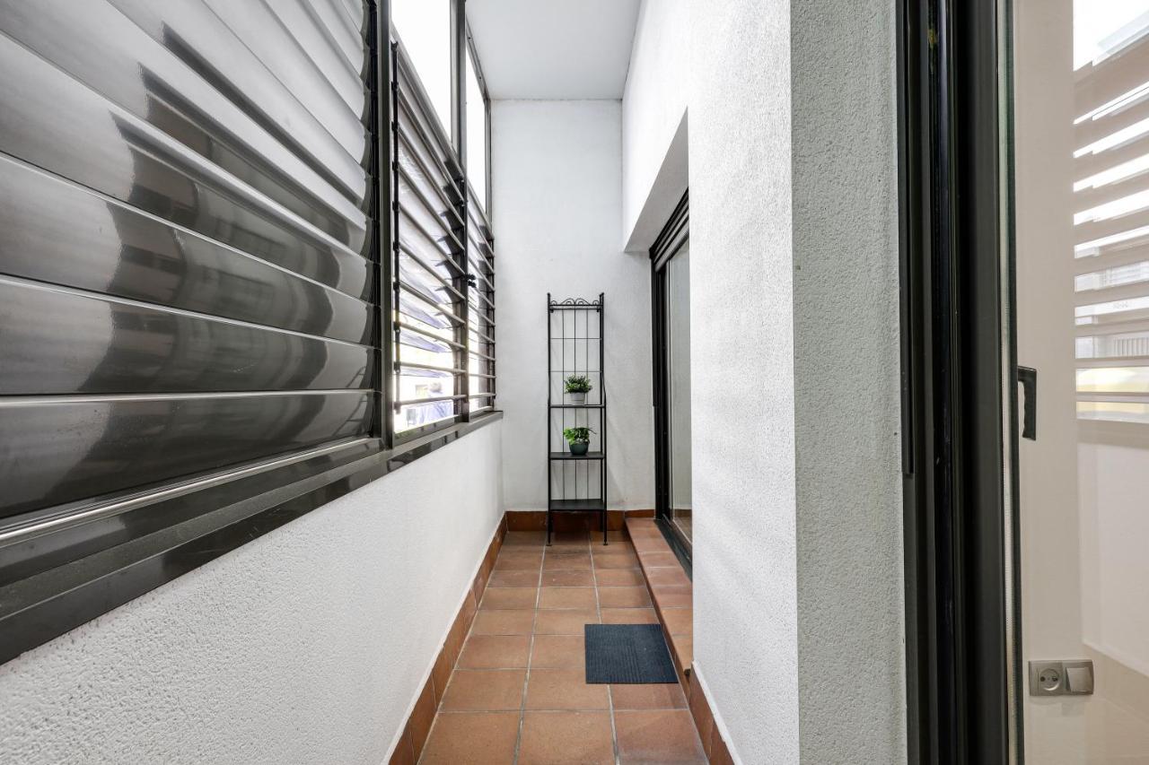 Urban Flats Vallirana Barcelona Bagian luar foto