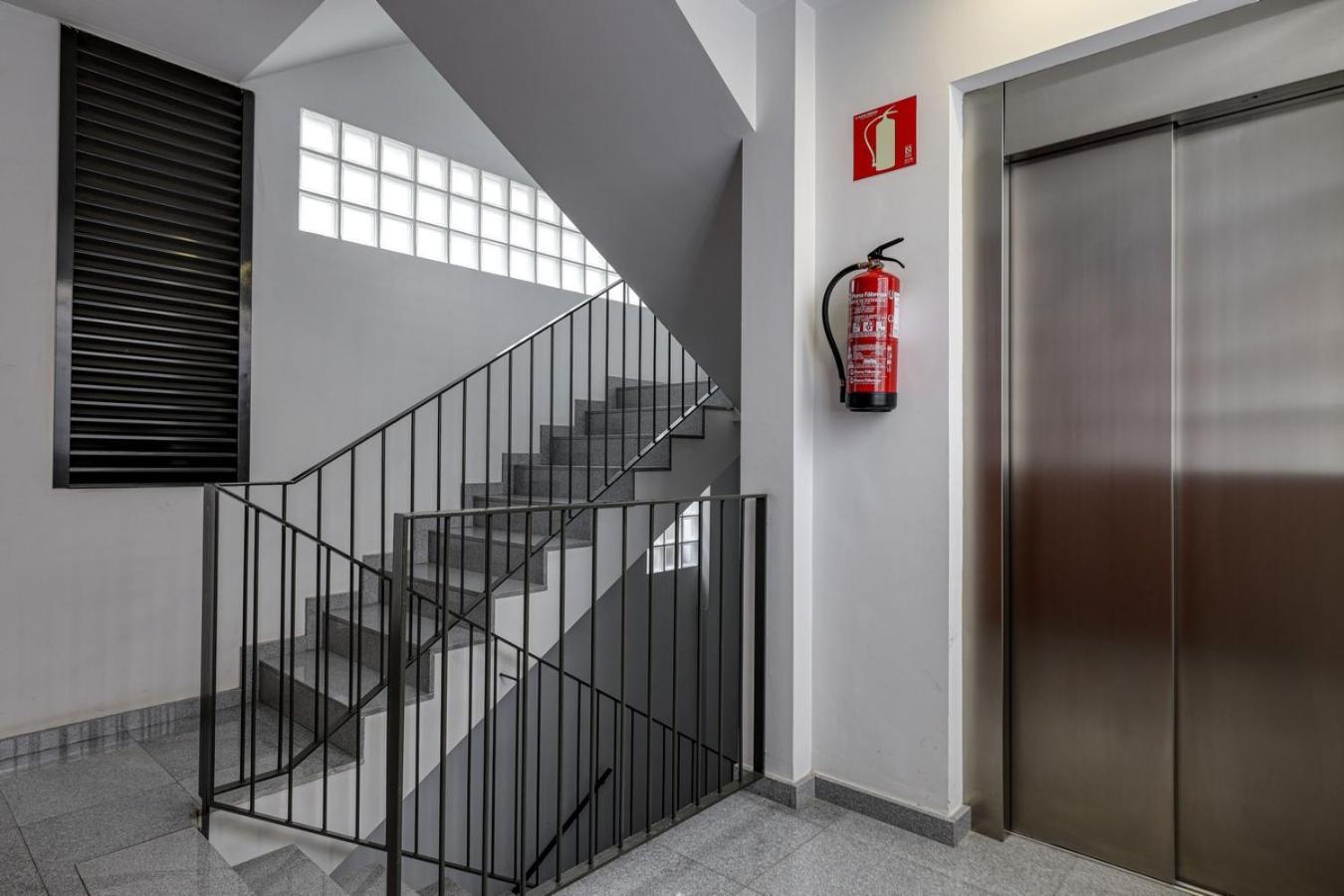 Urban Flats Vallirana Barcelona Bagian luar foto