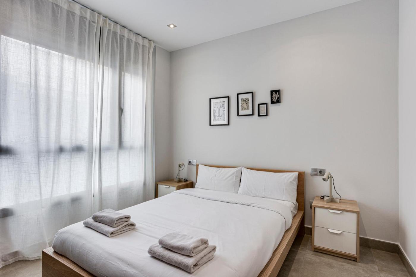 Urban Flats Vallirana Barcelona Bagian luar foto